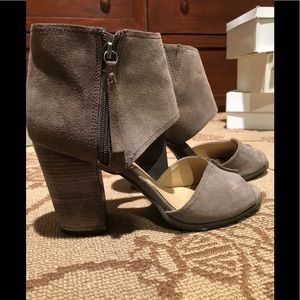 Trendy block heel sandal worn once